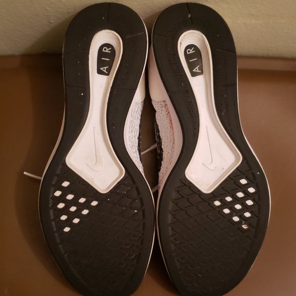 Nike Air Sneakers - Picture 4 of 4